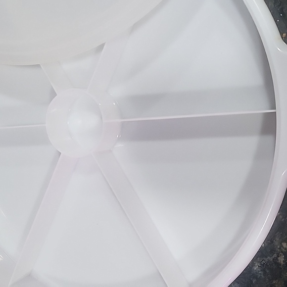 Tupperware Party Susan White Divided Serving Tray with Lid - Picture 2 of 7